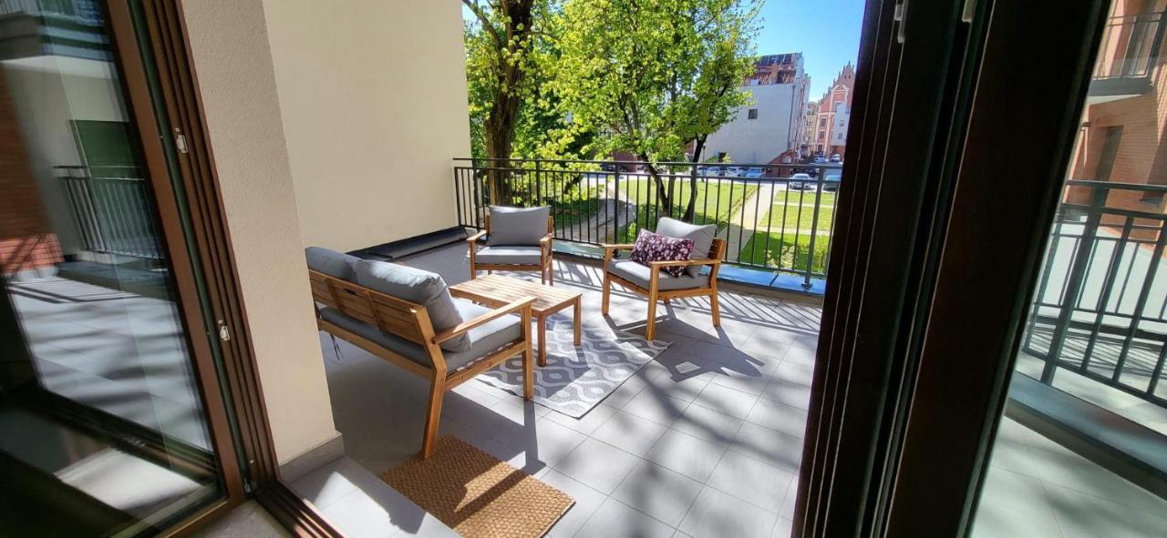 Komfortowy Apartament Przy Bramie Targowej Z Tarasem- Old Town 埃尔布隆格 外观 照片